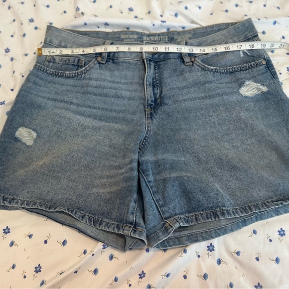 NWOT Women’s Sz: 16 Sound/ Style Easy Fit Tummy Control Distressed Jean Shorts. - Picture 3 of 15